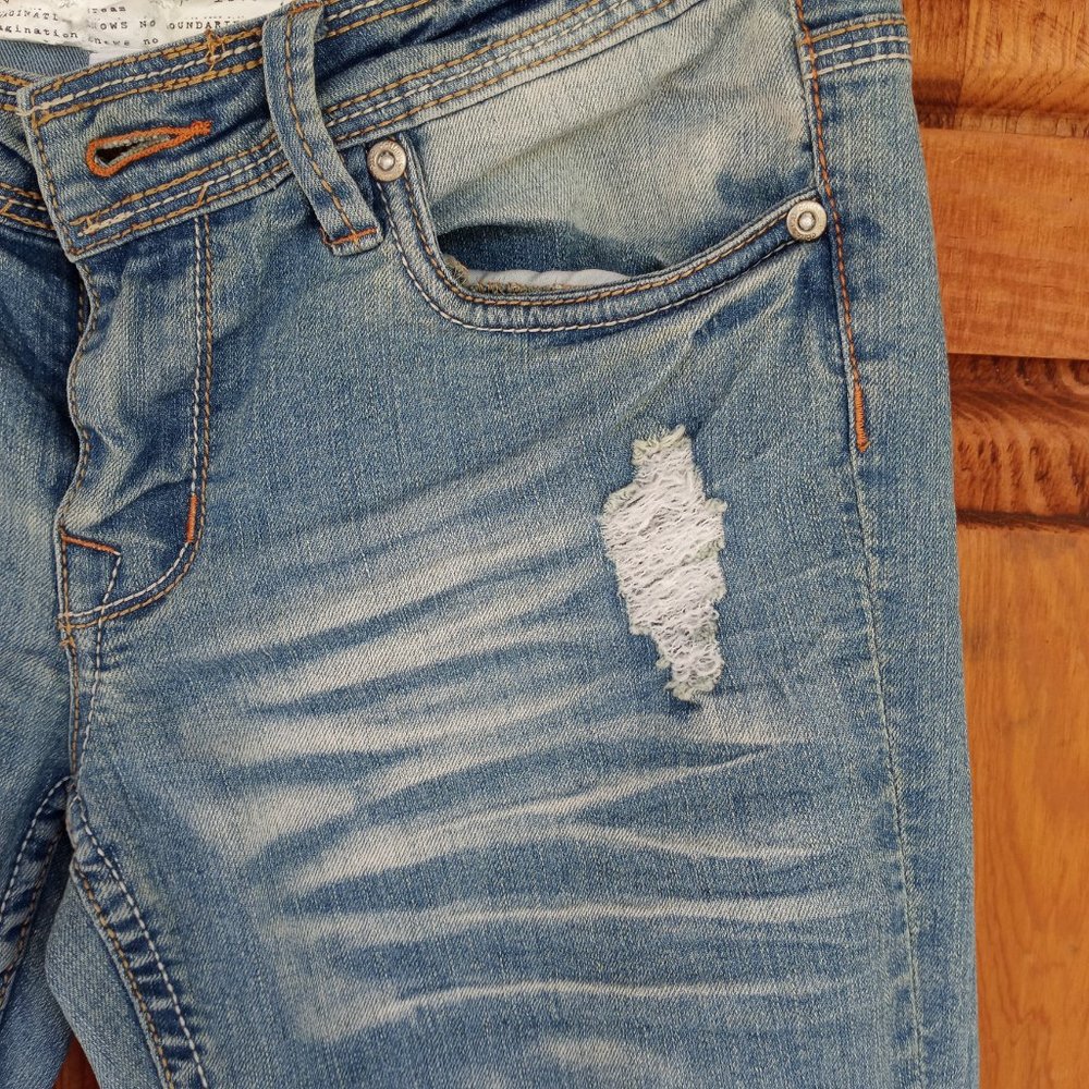 Dollhouse light wash jeans - Picture 6 of 12